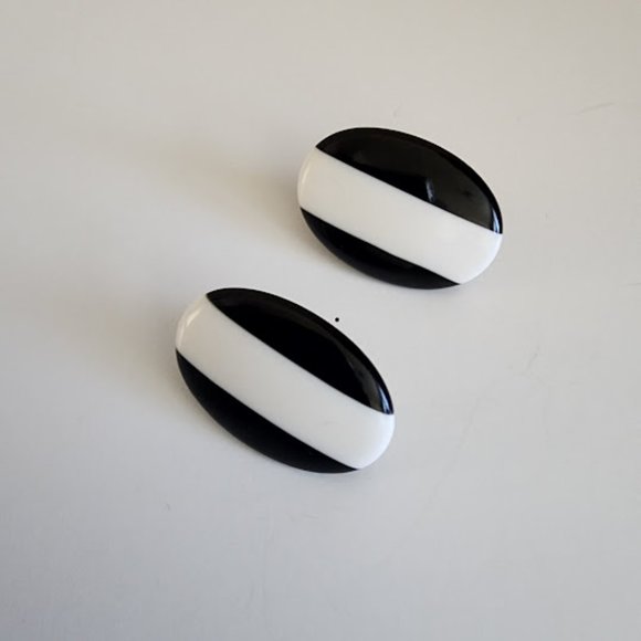 Retro Black & White Earrings - Picture 2 of 3